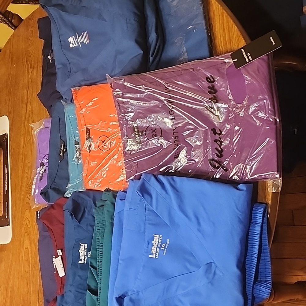 A LARGE BUNDLE OF PLUS SIZE SCRUBS. 3X 4X  ONE 2X.